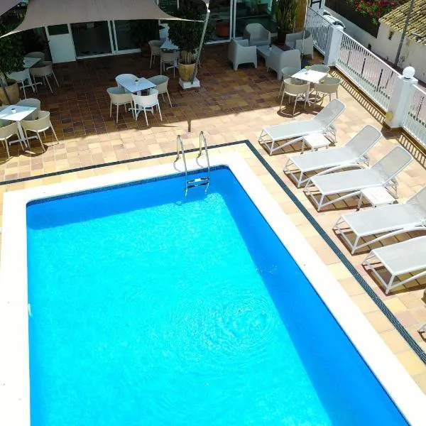 Es Mitjorn Hotel, hotel v destinaci San Antonio