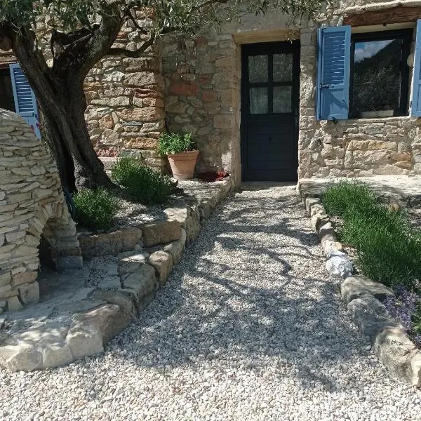 Le Mas des oliviers, hôtel à Aubres