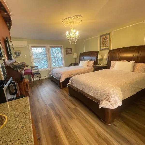 Gingerbread House Inn - We Are Open - Winter, Spring, Summer and Fall, hotel in Wolfville