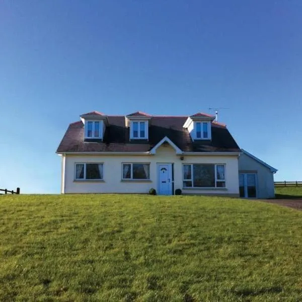 Lake District Luxury Retreat in Kilnaleck Co Cavan, hotel in Crosserlough
