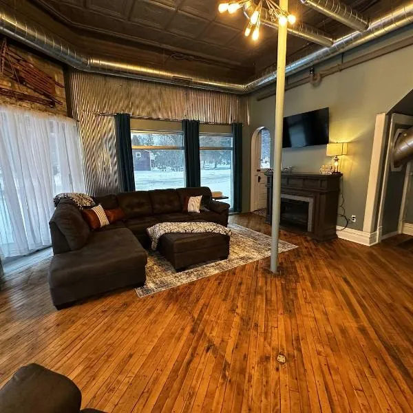 1 Mile From Boyne Mt- Chateau Patak, хотел в Boyne Falls