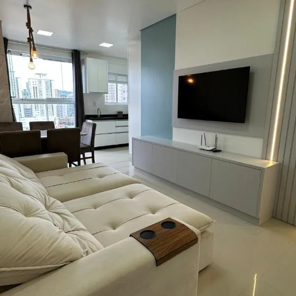 Apartamento novo a 300m da praia!, hotel in Itapema