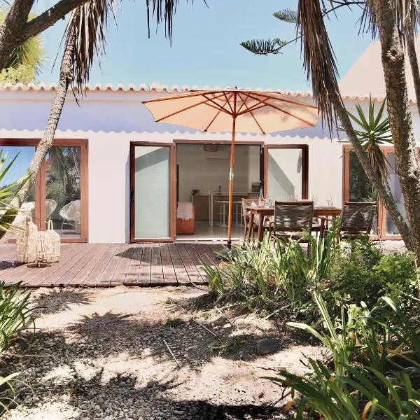 Paradise Inn, hotel in Odiáxere