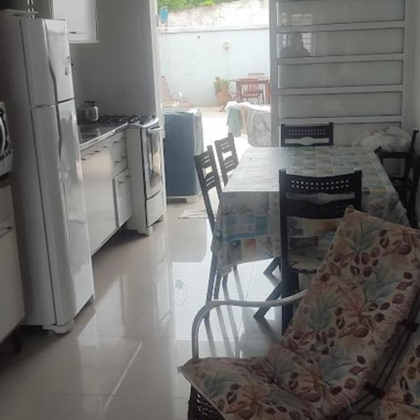 Casa com piscina duas quadras da praia - Foto 5