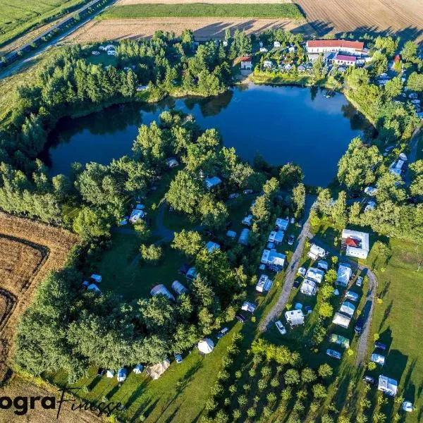 Camping Forteca, parcele kempingowe nad wodą, z własnym namiotem lub przyczepą, hótel í Uciechów