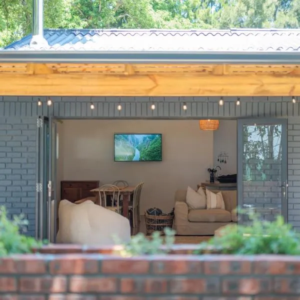 The Grass Roof Hideaway, hotel in Gqeberha