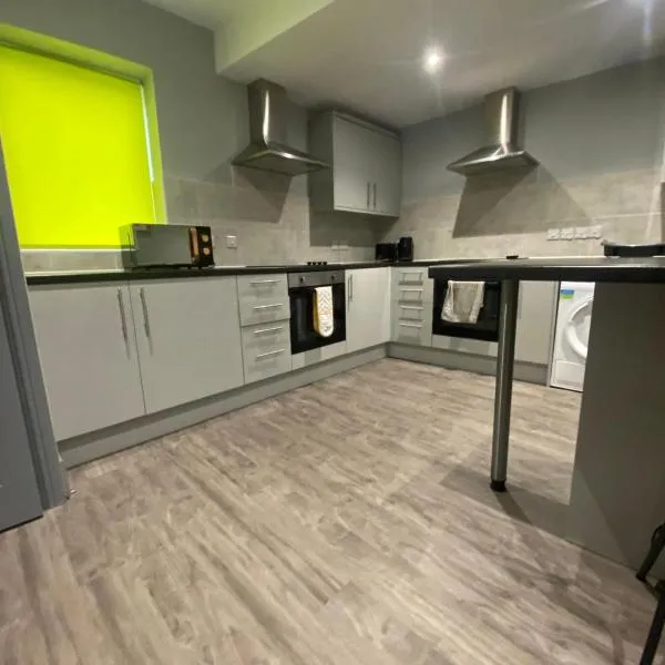 15 on Hill Crescent, 6 en-suite bedrooms, Sleeps 12、Skegbyのホテル