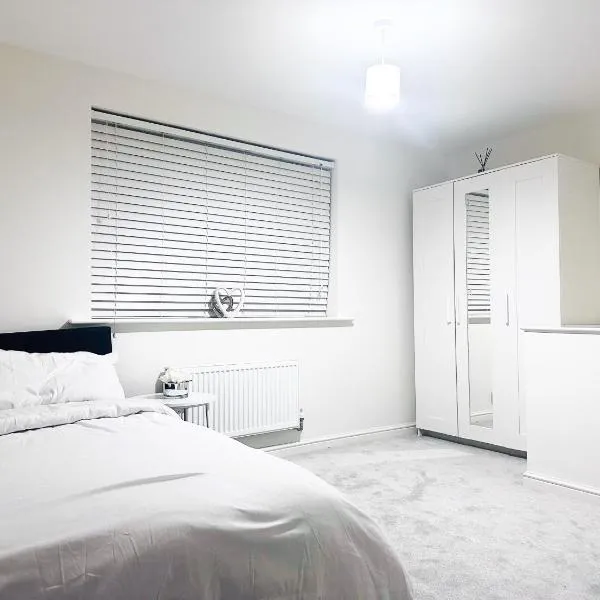 Luxury Room 8min to Sheffield City Center, Free parking, hotel in Manor