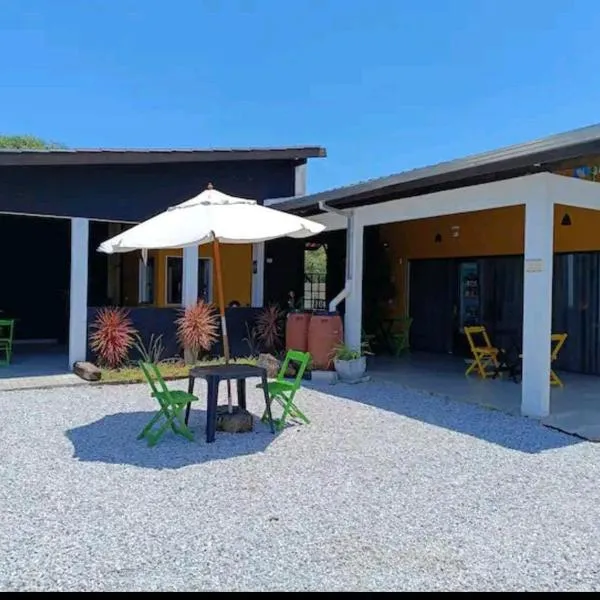 Quarto 2 Privado Confortável em Pontal do Sul, hotel v destinaci Pontal do Paraná
