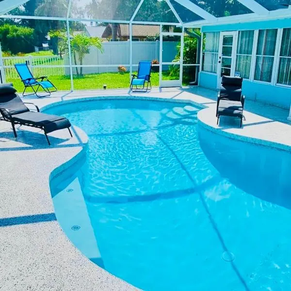 NEW Renovated luxury home with private heated pool, game room Near Anna Maria Island and IMG, hotel en Bradenton