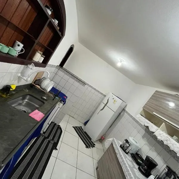 Flat na beira da praia, hotel v destinaci Maricá