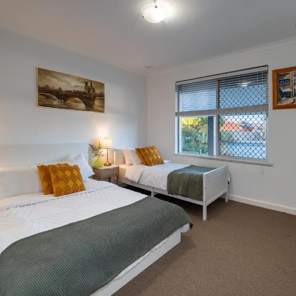 B1 AirportHaven - Free Parking & Modern Comfort, hotel in Perth