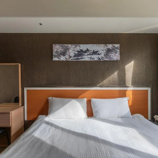 E Lim Hotel, hotel v destinaci Čung-li