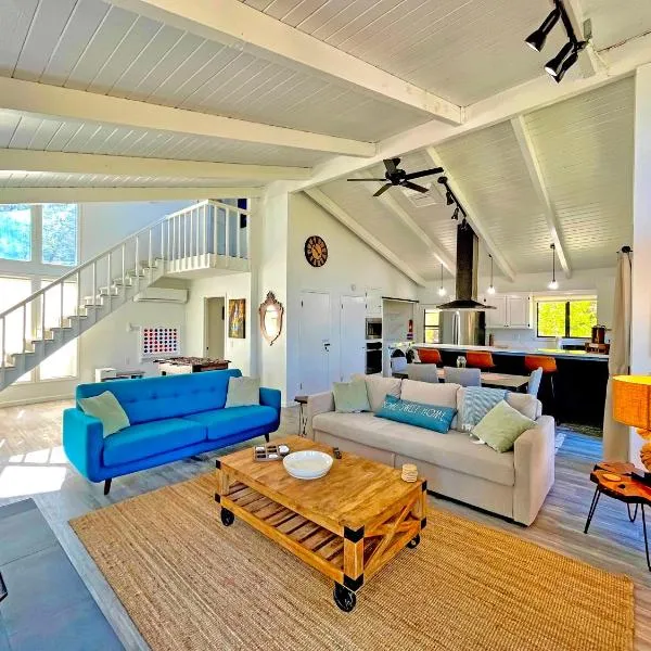 Modern Yosemite Cabin, 15min Bass Lake, Sleeps 8, hotel en Oakhurst