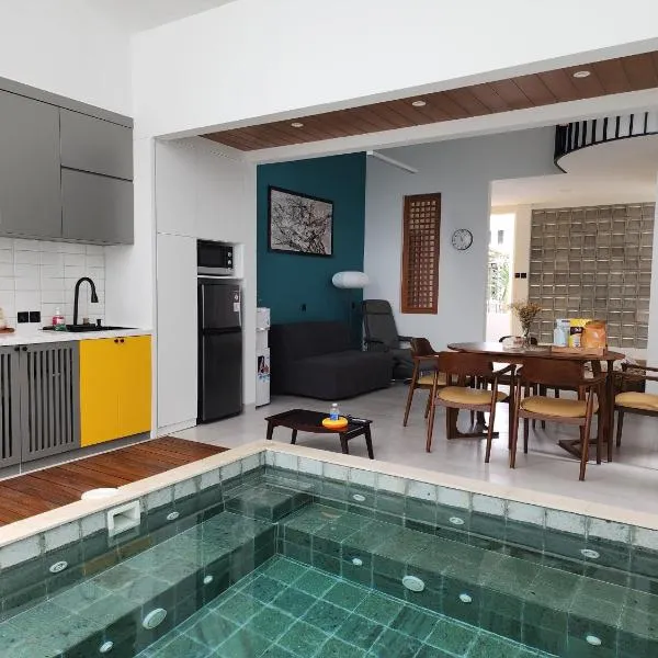 Kyoto House - KBP with Onsen style pool, Warm water, Near Parahyangan Golf, hotel v mestu Padalarang