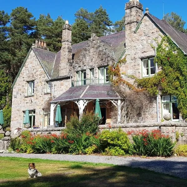 Cambus O' May Traditional Highland Hotel、バラターのホテル