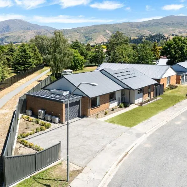 Pet friendly holiday home and spa in sunny Cromwell, hotel in Cromwell