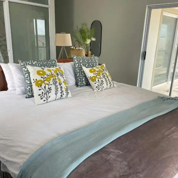 Calypso beach holiday, hotel in Langebaan