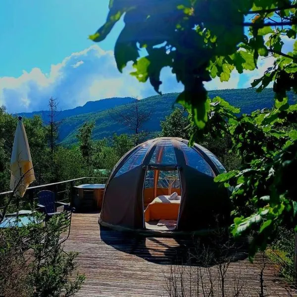Bulle en bois sous les étoiles, hotel em Champfromier