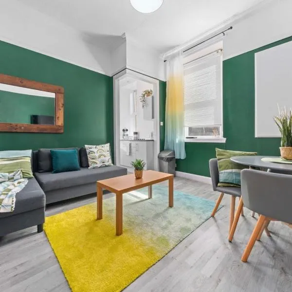 Central Kirkintilloch 2 Bed App, hotel in Kirkintilloch