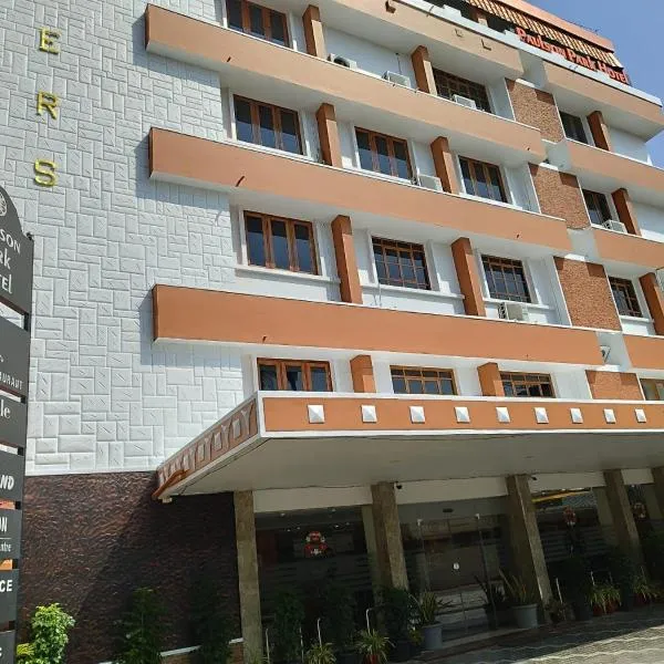 paulson park hotel, hotel v destinaci Ernakulam