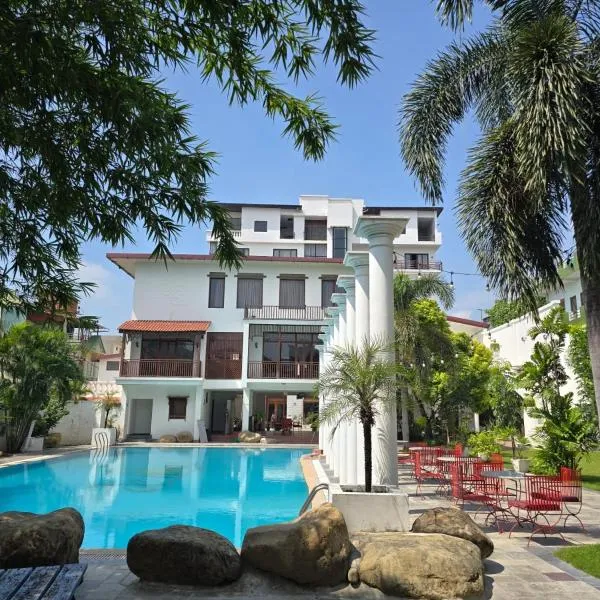 Club De Novo Hotel, hotel v destinaci Butwāl