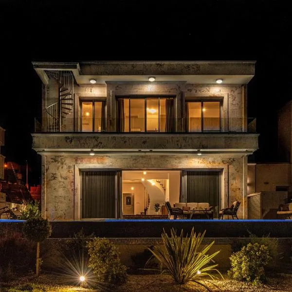 Olymp Luxury Villa D - Luxury Escape with Direct Beach Access and Unique Sunsets, hotel in Paphos City