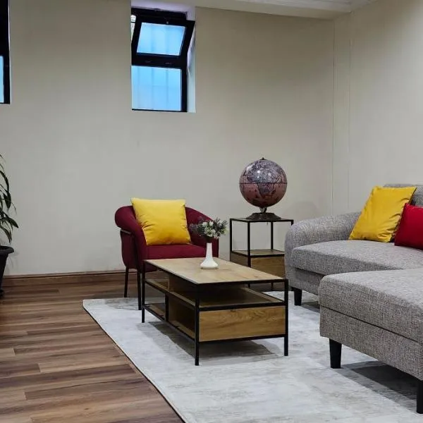 Cozy & Modern 2-Bedroom Unit, hotel ad Addis Abeba