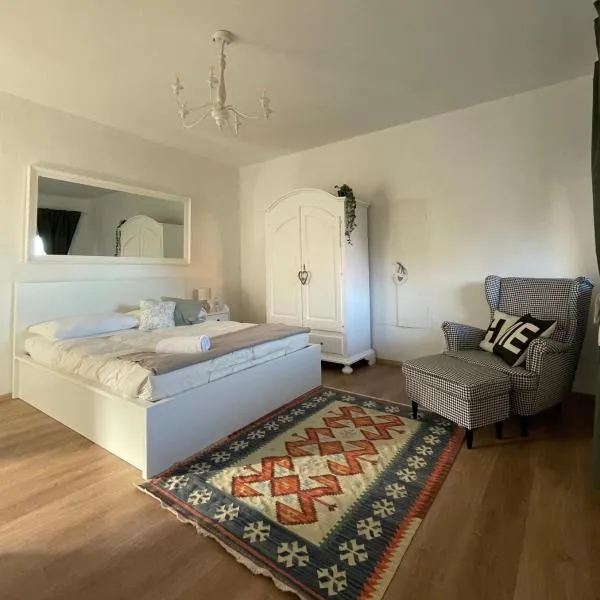 La terrazza sul Ricetto - Appartamento Suite, hotel in Candelo