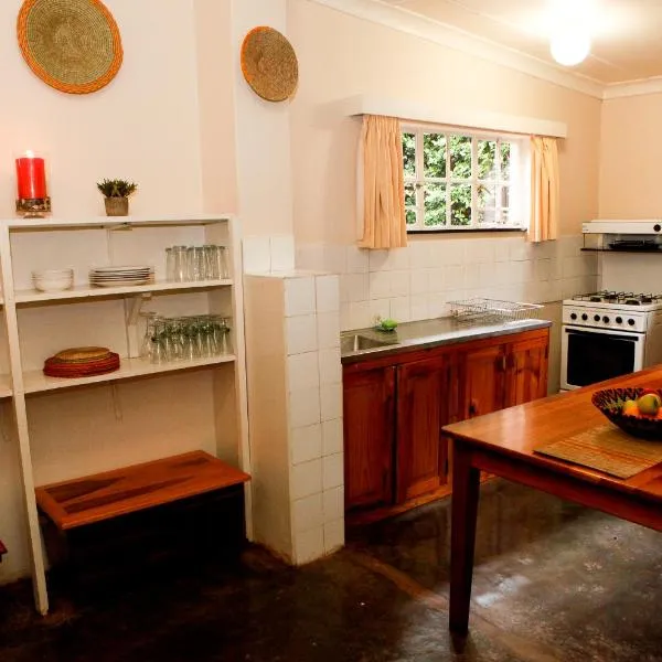 Down Gran's Self-Catering Cottage, hotel en Lobamba