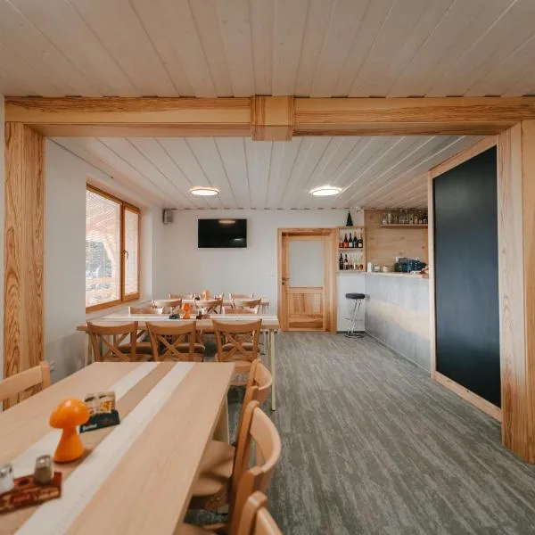 Chata Kubínska hoľa, hotel i Dolný Kubín