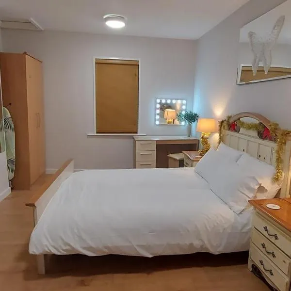 The Enigma - 2 Master bedrooms sleeps 6, hotel v destinaci Blackpool