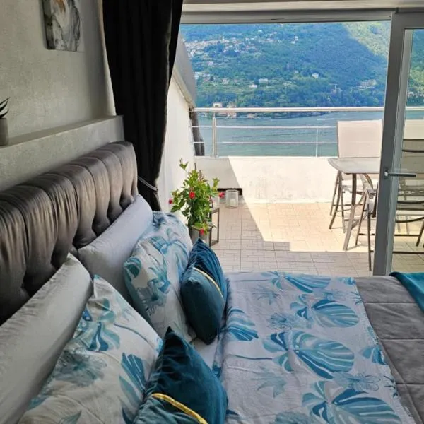 La Terrazza sul Lago di Como con garage, hotel i Blevio