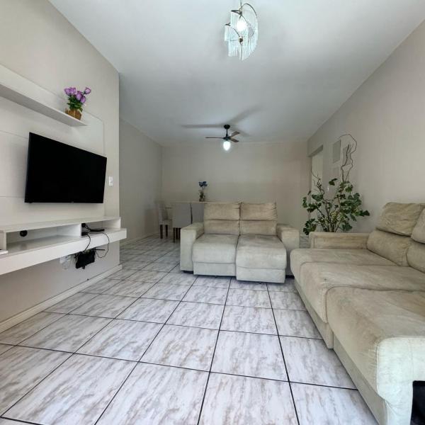 COD 333 Apartamento Meia Praia