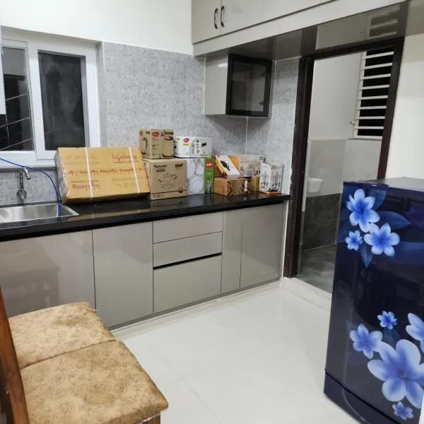 Modern New 2 BHK Studios in Kondapur Near Gachibowli, hotel v destinaci Hajdarábád