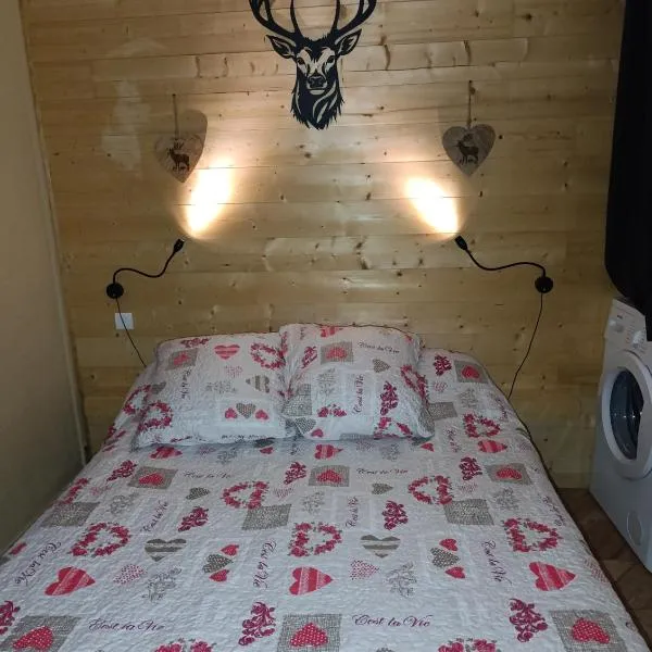 LES FONTANILLES odeillo chalet 60 WIFI & PARKING gratuit exposé plein sud & plein pied , draps & serviettes de toilettes non inclus, sabanas y toallas no incluidos, hotel v destinácii Font Romeu Odeillo Via