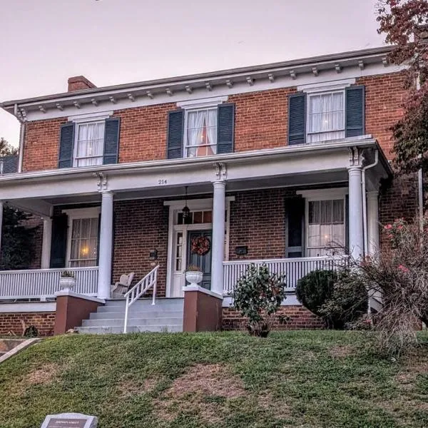 Historic Home with Southern Charm, hotel a Bristol