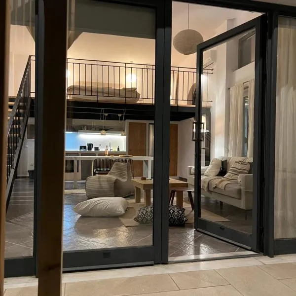 Evas Urban loft 1 CLOSE TO PYTHAGOREIO, hotel in Chóra