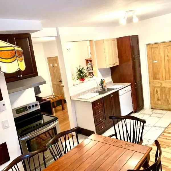 6 guests, King, Queen & Double, Free parking, QC, hotel en Quebec
