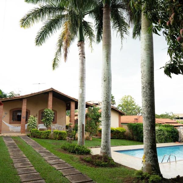 Linda chácara com piscina e churrasqueira