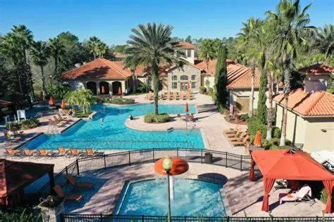 Tuscana Resort Near Disney، فندق في كيسيمي