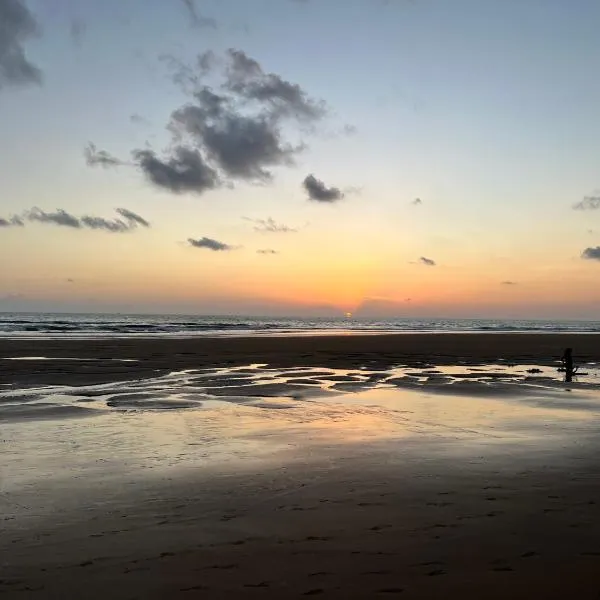 Waves End Beach Front Stay, hotel v destinaci Gokarn