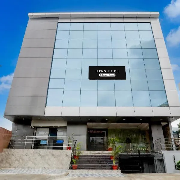 Super Townhouse Khammam formerly Bluemoon, hotel v destinaci Khammam