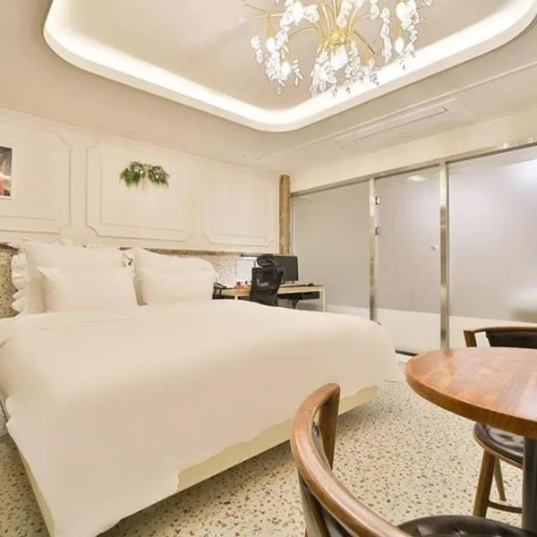 Daegu February Hotel DongdaeguStation, hotel v destinaci Tegu