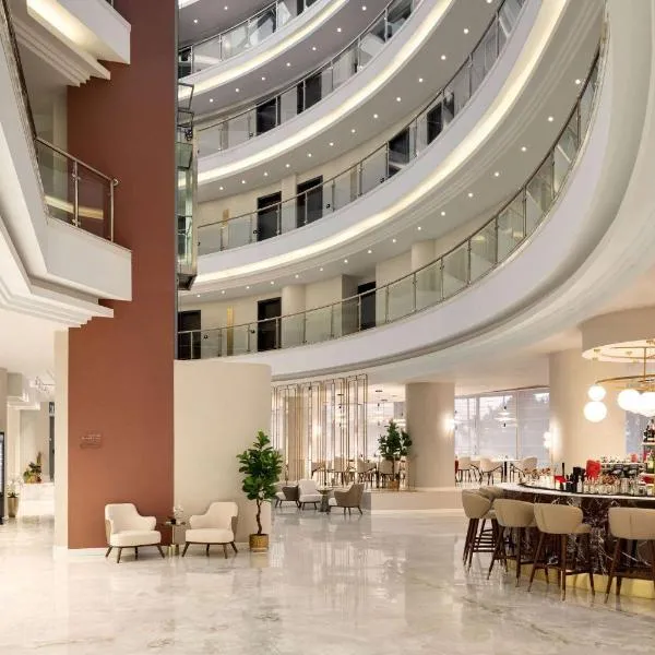 Ramada by Wyndham Bucharest Otopeni Airport、オトペニのホテル