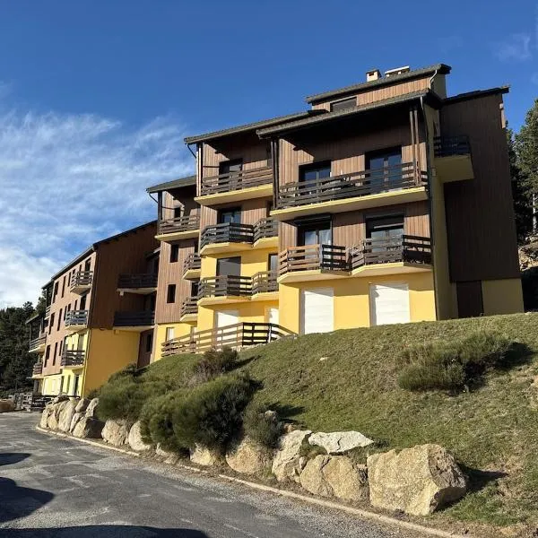 Studio pied des pistes Pyrenees 2000, hotel in Bolquere Pyrenees 2000