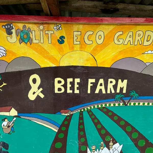 Jolits EcoGarden Hostel、Batuanのホテル