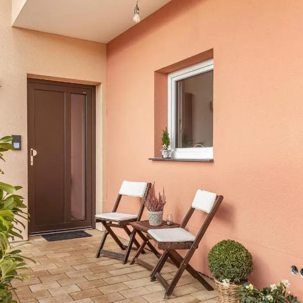 Schöne 2 Zimmer Wohnung Flieden, hotel v destinaci Flieden