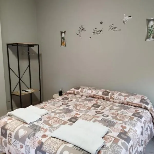 Casa Giulia FORUM ASSAGO M2 M1 Milano CENTRO, hotel v destinaci Corsico