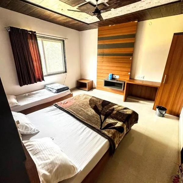 Hotel Green View, hotel em Ujaim